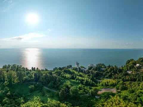 Aerial view of the dramatic cliffs, lush green hills, and Black Sea coast Fotos de archivo