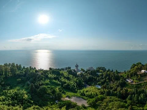 Aerial view of the dramatic cliffs, lush green hills, and Black Sea coast Fotos de archivo