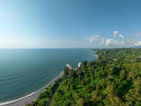 Aerial view of the dramatic cliffs, lush green hills, and Black Sea coast Fotos de archivo