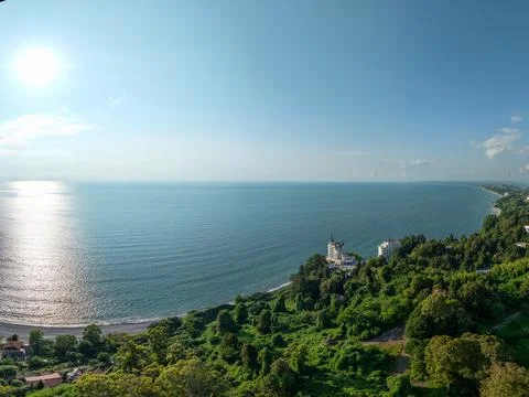 Aerial view of the dramatic cliffs, lush green hills, and Black Sea coast Fotos de archivo