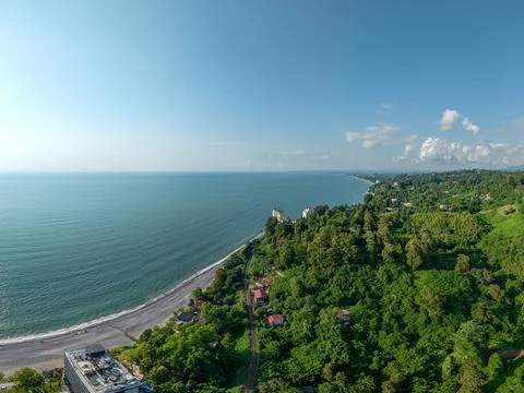 Aerial view of the dramatic cliffs, lush green hills, and Black Sea coast Fotos de archivo