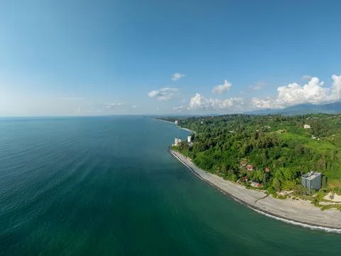 Aerial view of the dramatic cliffs, lush green hills, and Black Sea coast Fotos de archivo