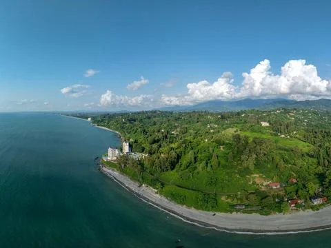 Aerial view of the dramatic cliffs, lush green hills, and Black Sea coast Fotos de archivo
