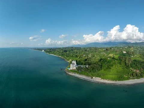 Aerial view of the dramatic cliffs, lush green hills, and Black Sea coast Fotos de archivo