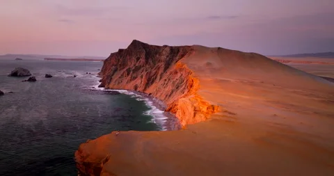 Aerial view of dramatic cliffs at sunset in Paracas, Peru Stockbeeldmateriaal 334611422