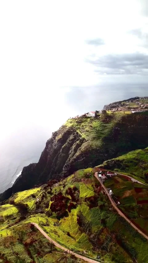 Aerial View of Dramatic Coastal Cliffs and Terraced Green Fields 스톡 동영상 337322917