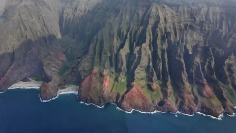 Aerial view of the dramatic fluted cliffs of the Na Pali Coast Stockbeeldmateriaal 347826273