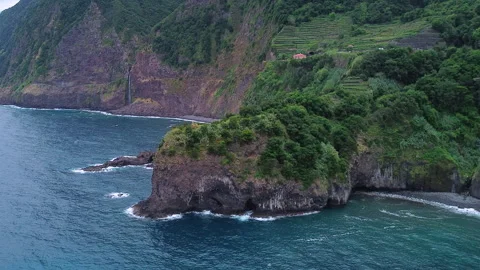Aerial view of the dramatic Madeira coastline with lush green volcanic cliffs Vídeo Stock 345840422