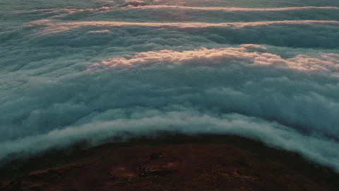 Aerial view of a dramatic sea of clouds surrounding Mount Pico volcano in the Vidéo 335726683