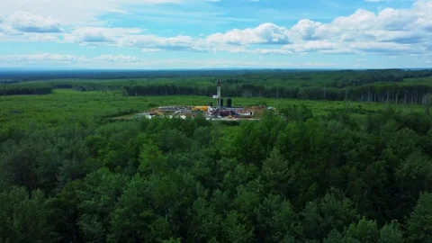 Aerial View of a Drilling Lease in an Open Green Field, Alberta, Canada 库存影片 341392272
