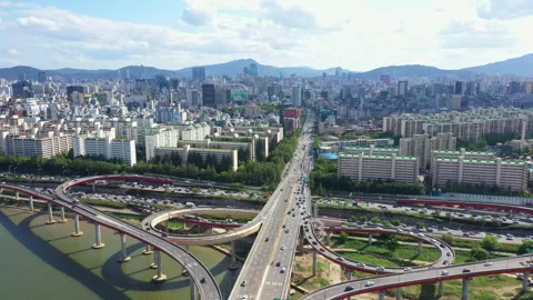 Aerial view from a drone camera of traffic on the Han River Bridge. Seoul Vídeos de archivo 240523771