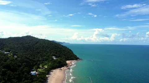 Aerial view of drone coming down and backwards to expose Etty bay Stock Footage 171743401