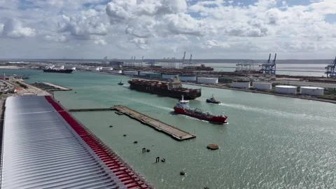 Aerial view by drone of a container ship in Le Havre seaport 12 Video stock 330669367