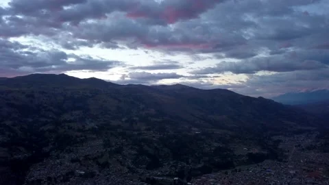Aerial view from drone descending through a town with many houses between Video stock 164588284