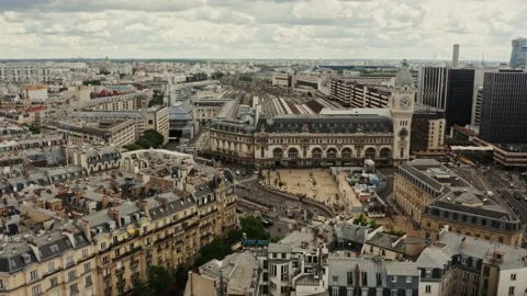 Aerial view from a drone of the Gare de Lyon in Paris 스톡 동영상 205537037