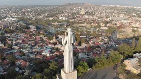 Aerial view from drone to Monument Mother of Georgia (Kartlis Deda) 스톡 동영상 101873141