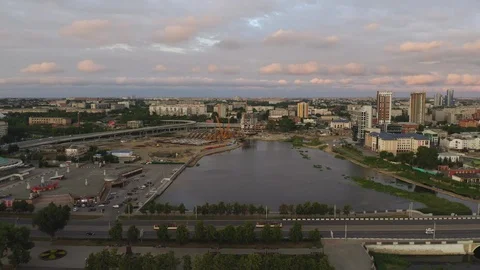 Aerial view; drone moving backward over the miass river in Chelyabinsk Video stock 112045028