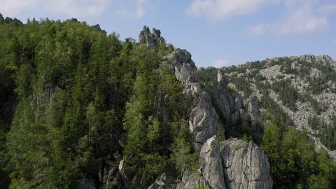Aerial view. drone moving backward near rocky cliff Video stock 114163057