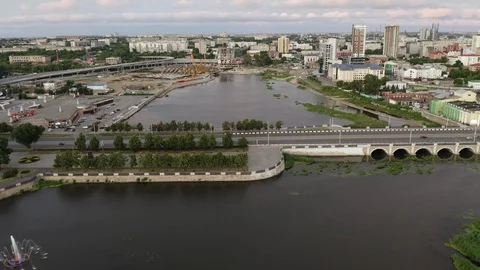 Aerial view; drone moving forward over the city center Video stock 112044585