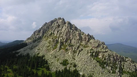 Aerial view. drone moving forward near rocky cliff Video stock 114156333