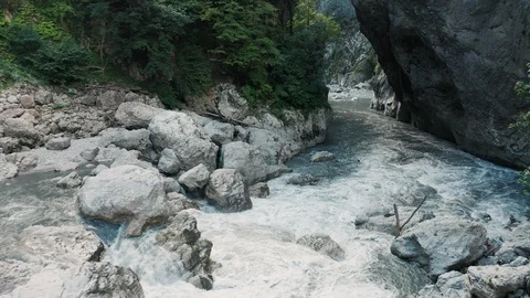 Aerial view; drone moving forward over the river Stock Footage 118294656