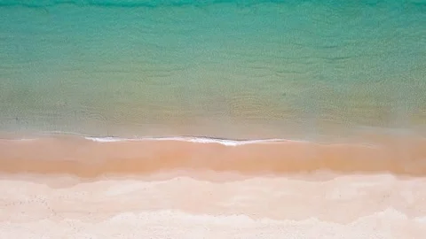 Aerial view of drone. Scene of Beautiful sea waves. Beach sand and amazing sea.  Vídeo Stock 172391456