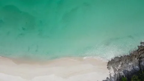 Aerial view of drone. Scene of Beautiful sea waves. Beach sand and amazing sea.  Vídeos de archivo 172391767