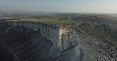 Aerial view drone shadow flying back over rocks, birds fly into camera Vidéo 100911479
