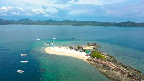 Aerial view of drone, Top view of Mini Island Turquoise Sea and White beach sand 스톡 동영상 147516884