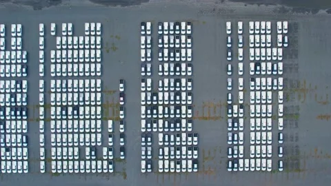 Aerial view from drones flying over a lot of cars Vidéo 210772632