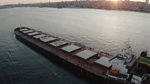 Aerial view of Dry cargo ship and Istanbul Bosphorus. 4K Footage in Turkey Vídeo Stock 136772999