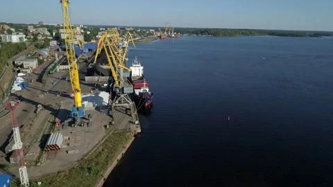 Aerial view of dry cargo ship and cranes in the port terminal. Video stock 171282283