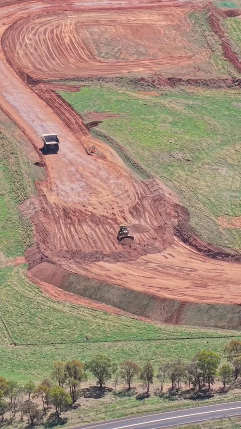 Aerial view of earthworks construction site with dump truck and excavator i.. Vídeo Stock 335002139