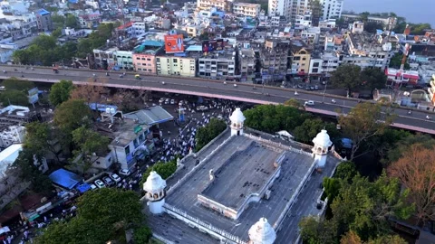 Aerial View of Eid Procession Near Taj-ul-Masajid in Bhopal 스톡 동영상 341401473