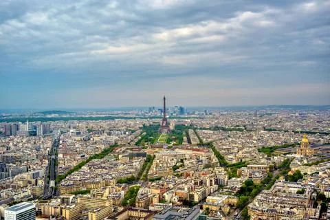 An aerial view of the Eiffel Tower and Paris, France An aerial view of the... Stock-Fotos