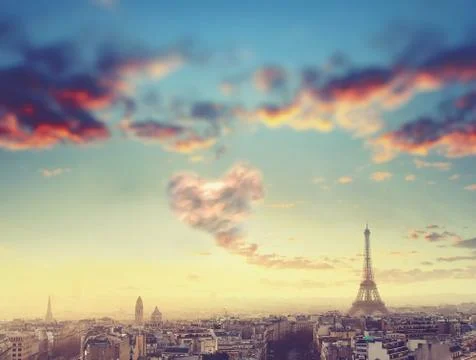 Aerial View of Eiffel tower with cloud in form of heart, France Foto stock