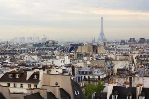 Aerial view of Eiffel tower on a rainy day over city line of Paris Fotos Stock