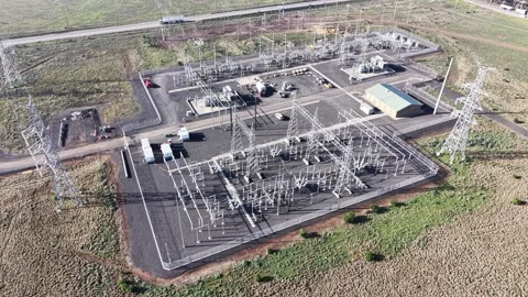 Aerial view of electrical substation power grid Vídeo Stock 339304243
