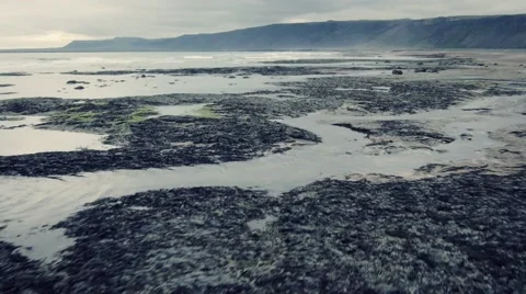 Aerial view of empty Iceland beach with dramatic clouds in background. 库存影片 48422623
