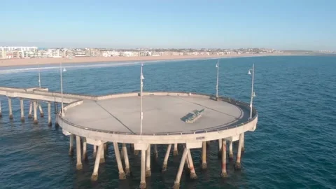 Aerial view of empty pier at Venice Beach during pandemic lockdown 스톡 동영상 149385453