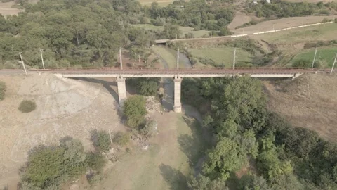 Aerial view of empty Railway bridge in Samtskhe-Javakheti region, Georgia. 库存影片 161854500