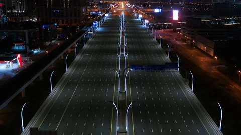 Aerial view of empty streets at night in Dubai, United Arab Emirates Video stock 128487389