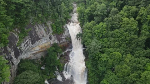 Aerial View of Epic High Falls Waterfall During a Dam Release in North Carolina Vidéo 158060954