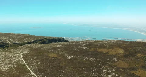Aerial view. Epic Table Mountain Reveal. South Africa, Cape Town. Vidéo 156825631