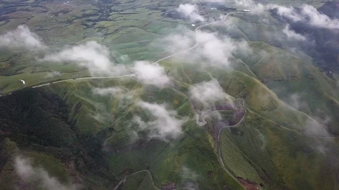 The aerial view of erupting Mt. Aso in Kagoshima, Japan, October 2019. Vídeos de archivo 117280979