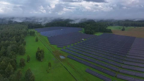 Aerial view of extensive solar farm with mist and dramatic clouds in Latvia 库存影片 345145496
