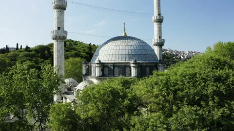Aerial view of Eyup Sultan Mosque in Istanbul. 動画素材 135515793