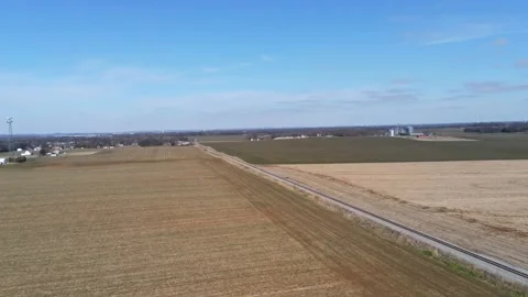 An aerial view of farm fields and tracks near Buchannon Park, Bowling Green KY Vidéo 343032344