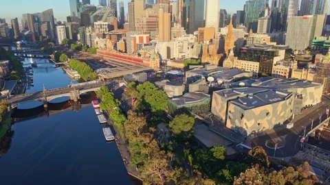Aerial view of Federation Square and Melbourne CBD at golden hour Stockbeeldmateriaal 325462004
