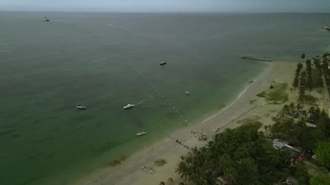 Aerial view of fiber optic cable installation off Porlamar beach, Margarita Vidéo 302799067